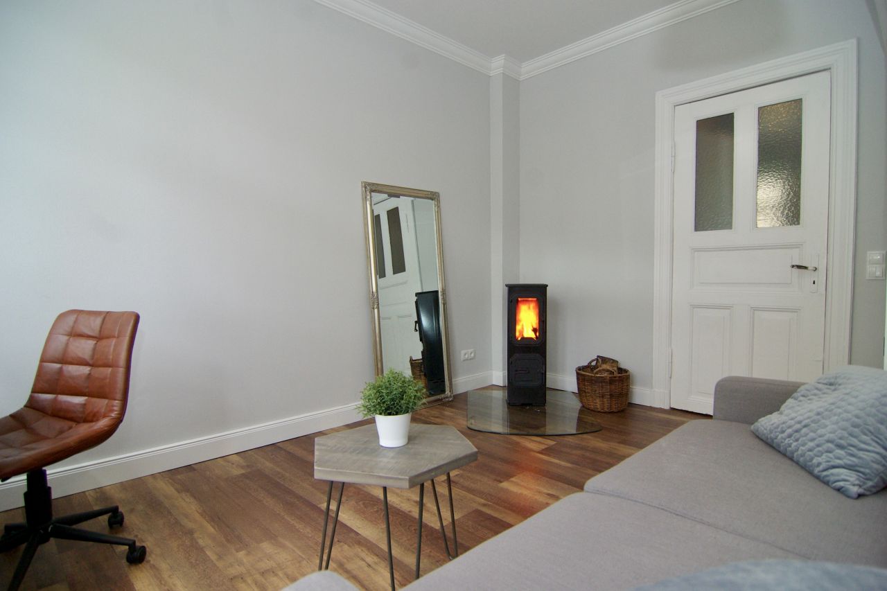VERMIETET // Möbliertes Appartement im Herzen von Kiel * Kaminofen, Keller, Terrasse