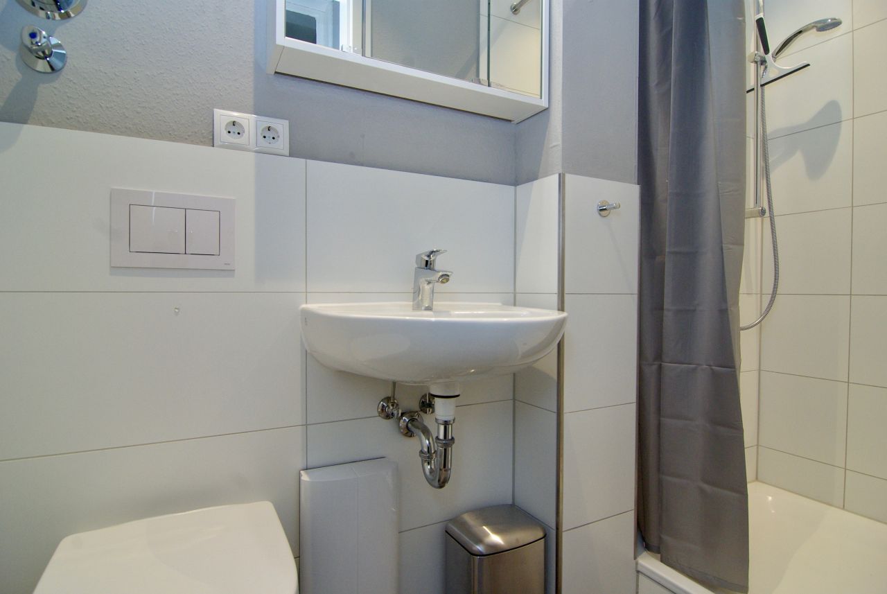 VERMIETET // Möbliertes Appartement im Herzen von Kiel * Kaminofen, Keller, Terrasse