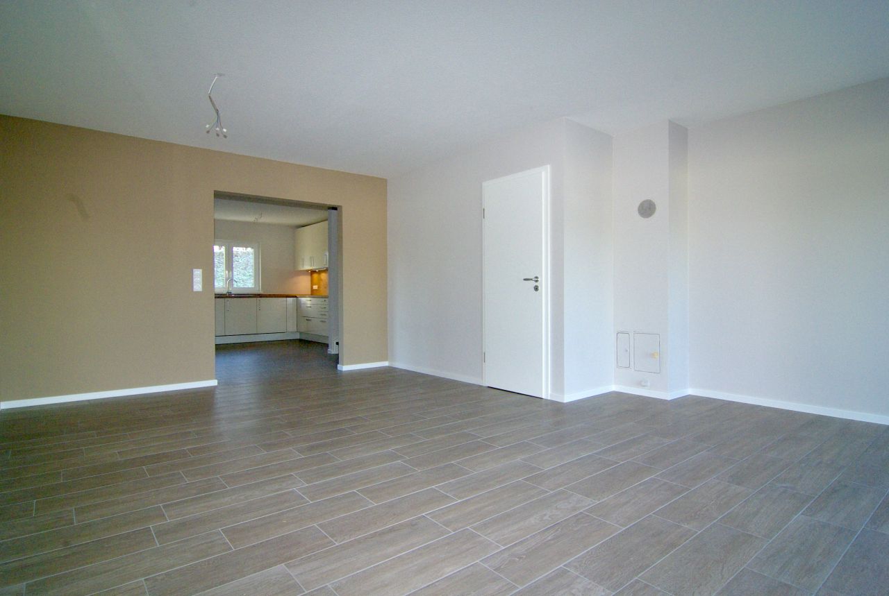 VERMIETET // Sonnige Haushälfte mit Topaustattung *Balkon, Wärmepumpe, Carport ...*
