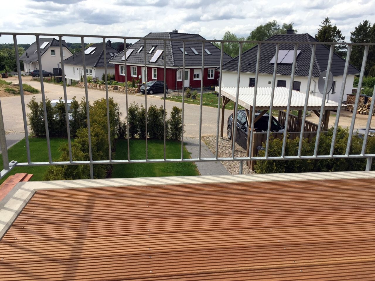 VERMIETET // Sonnige Haushälfte mit Topaustattung *Balkon, Wärmepumpe, Carport ...*