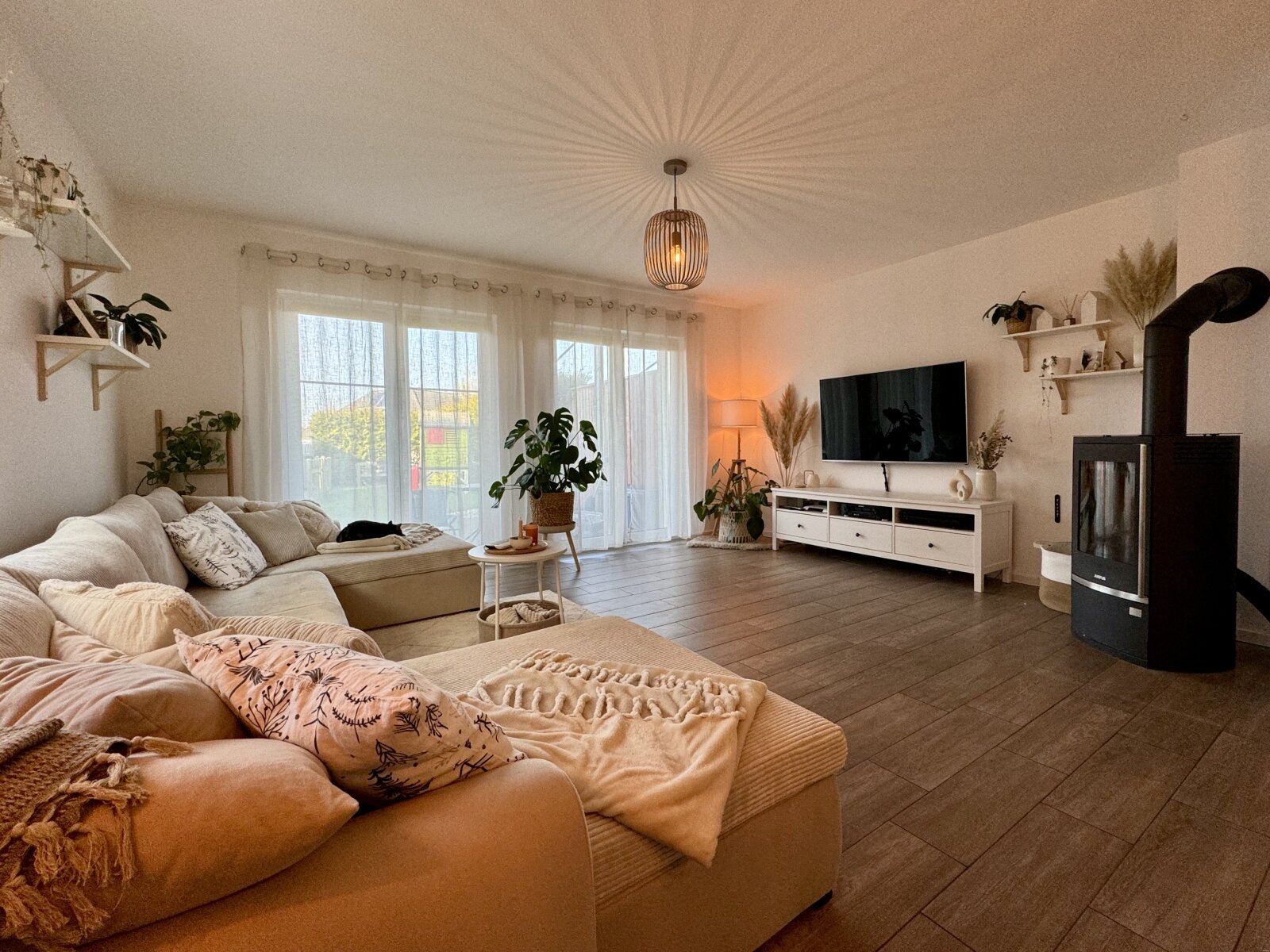 VERKAUFT // Sonnige Haushälfte mit Premium-Austattung *Balkon, Kaminofen, Wärmepumpe, Geothermie, Carport ...*
