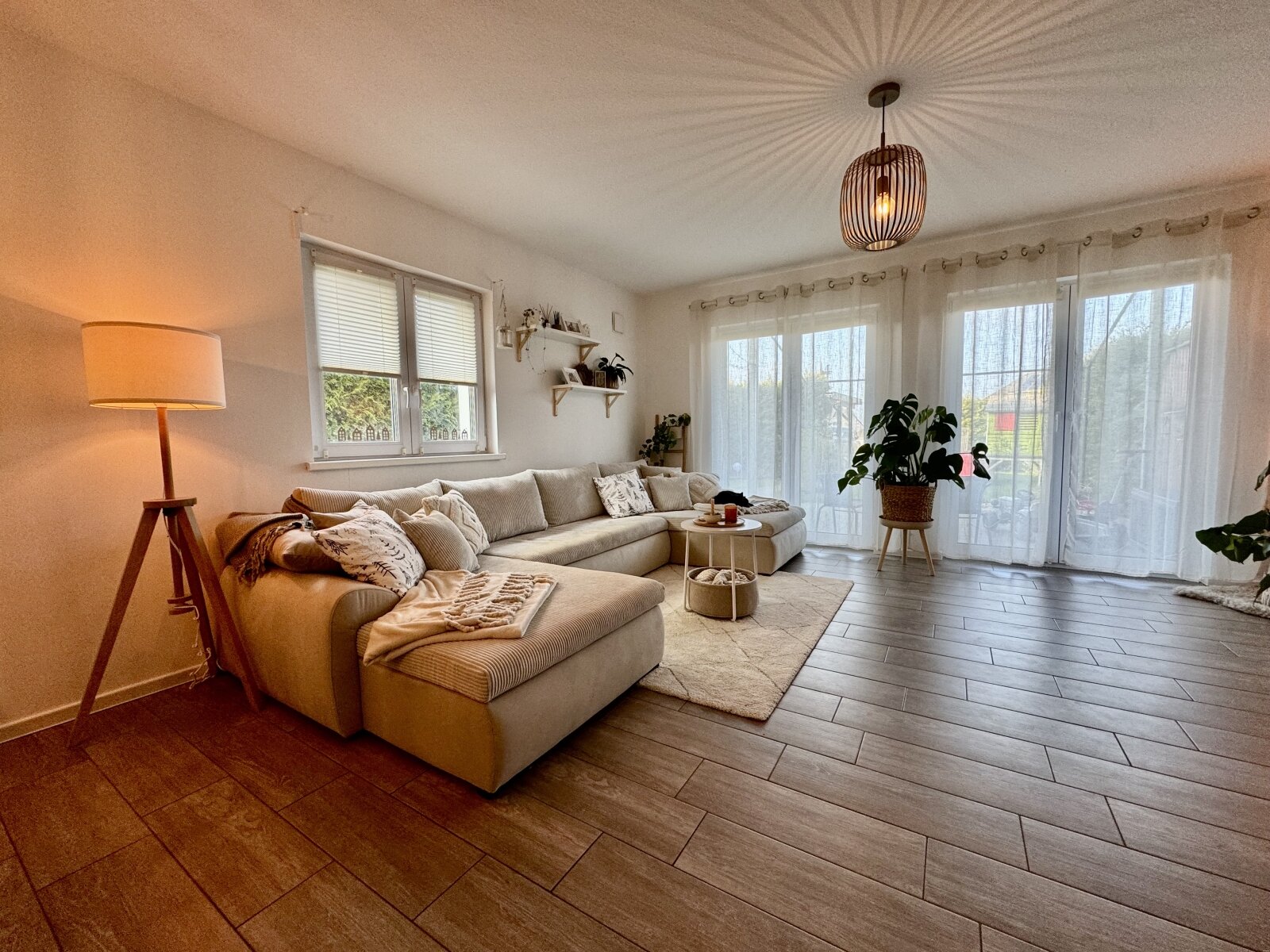 VERKAUFT // Sonnige Haushälfte mit Premium-Austattung *Balkon, Kaminofen, Wärmepumpe, Geothermie, Carport ...*
