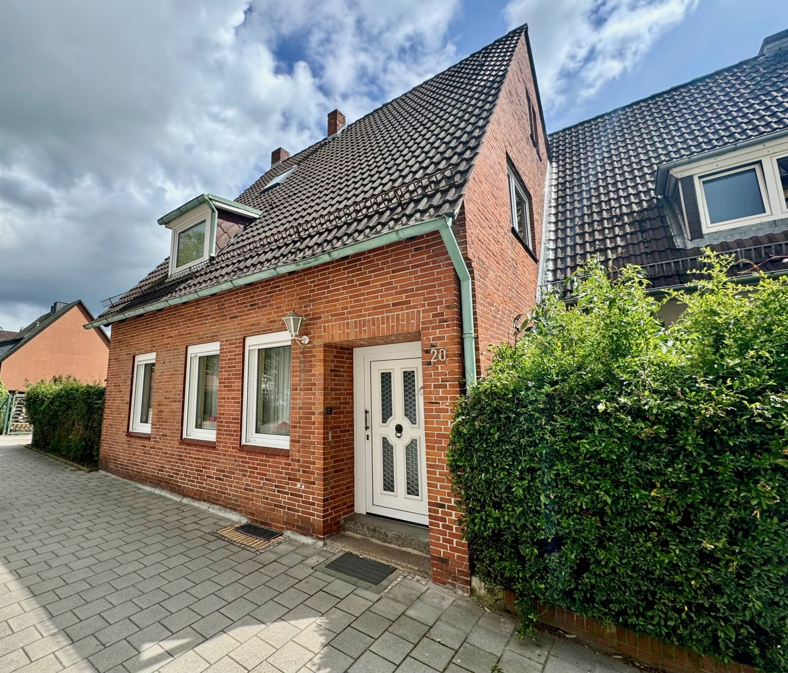 VERKAUFT // Solides 1-2 Familienhaus nahe der Fachhochschule * ideal auch für Studierende