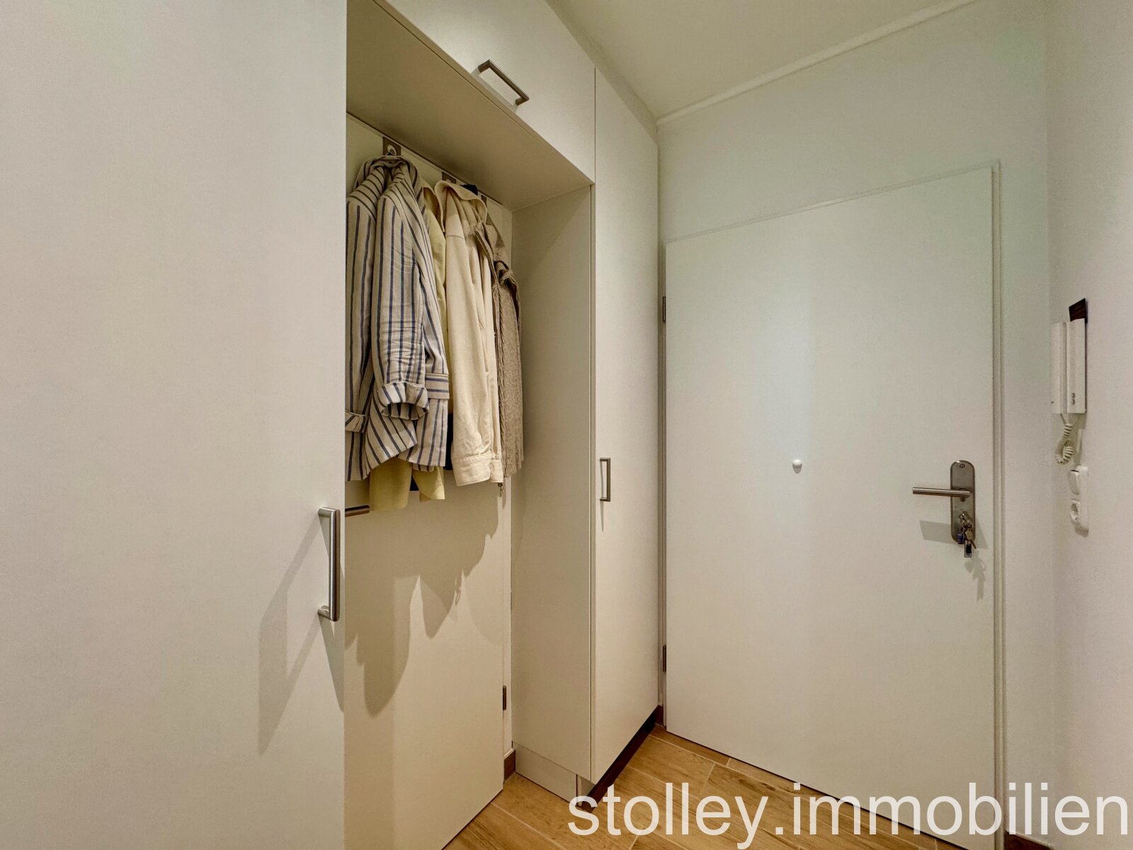 VERKAUFT // hochwertige Singlewohnung mit Dachterrasse & Fördeblick