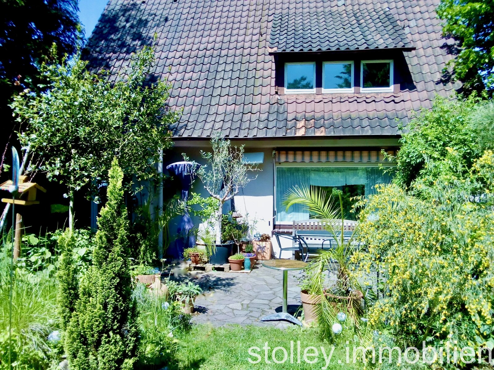 VERKAUFT // Charmantes Einfamilienhaus mit traumhaftem Garten im Herzen von Mönkeberg