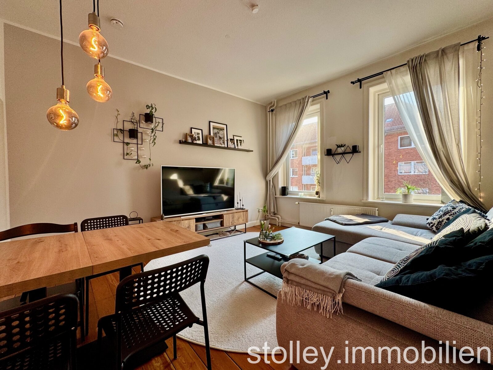 VERKAUFT // Stilvolle Altbauwohnung am Schrevenpark * 2012 umfassend saniert *