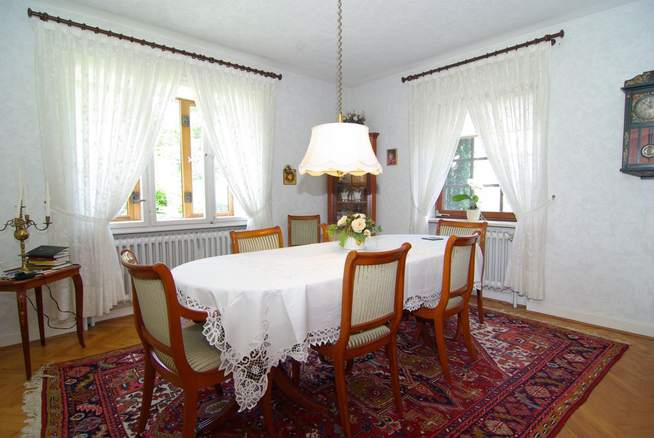 geräumiges Speisezimmer