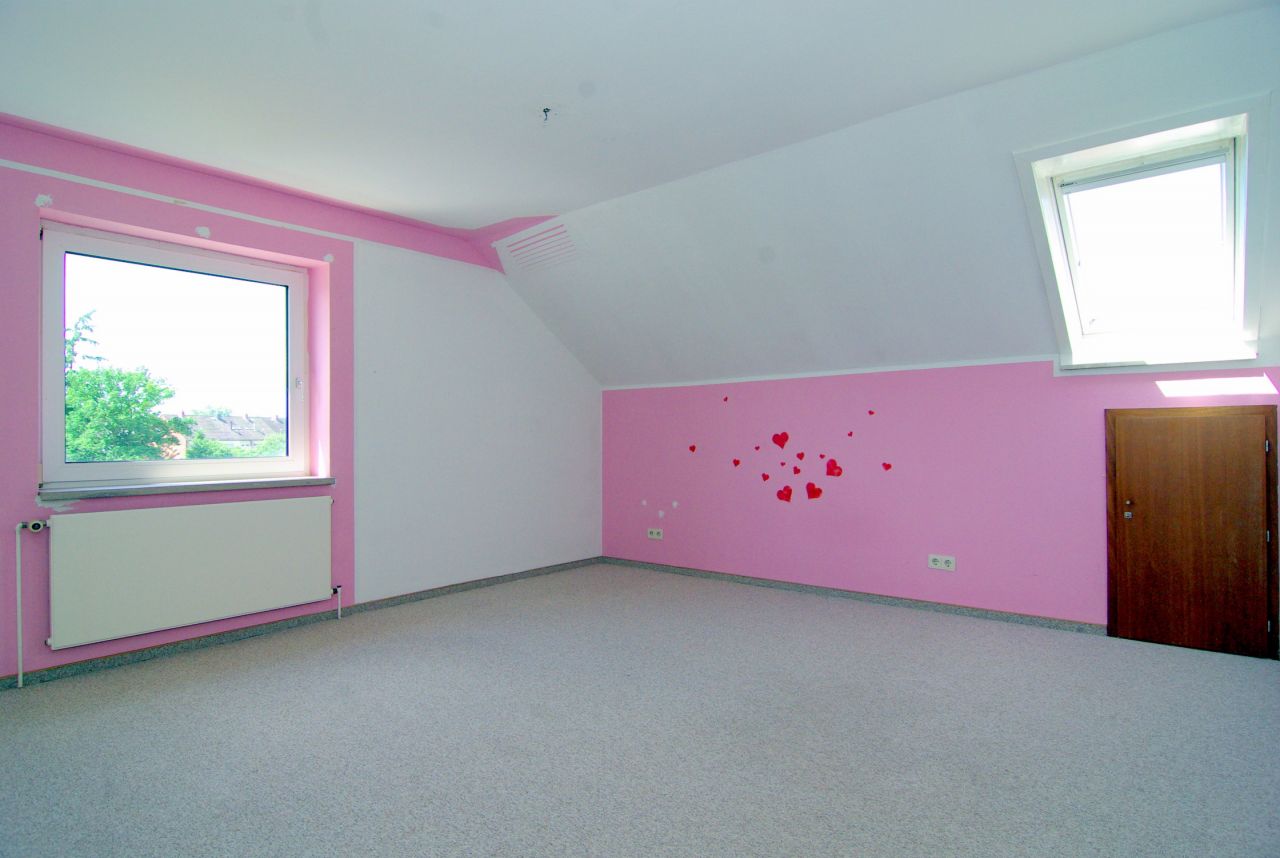 geräumiges Schlafzimmer geräumiges Schlafzimmer