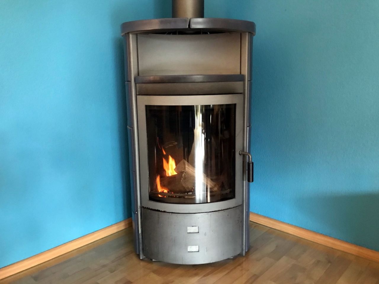wärmender Kaminofen wärmender Kaminofen