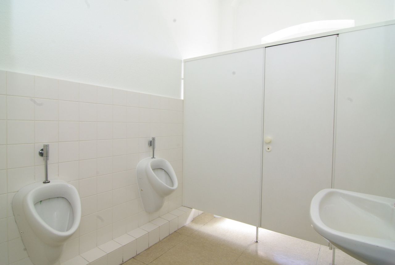 Herren WC.JPG Herren WC.JPG