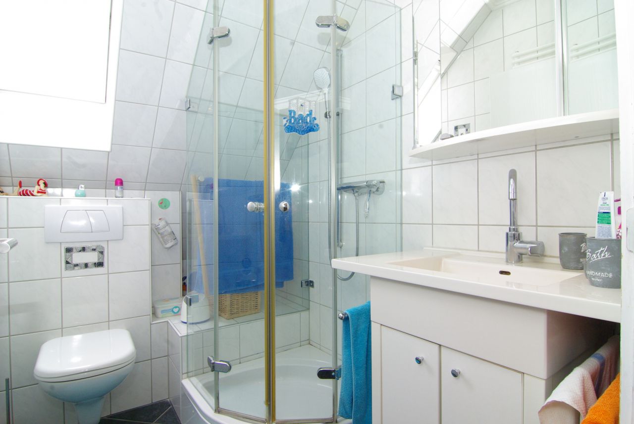 modernes Duschbad im Dachgeschoss modernes Duschbad im Dachgeschoss