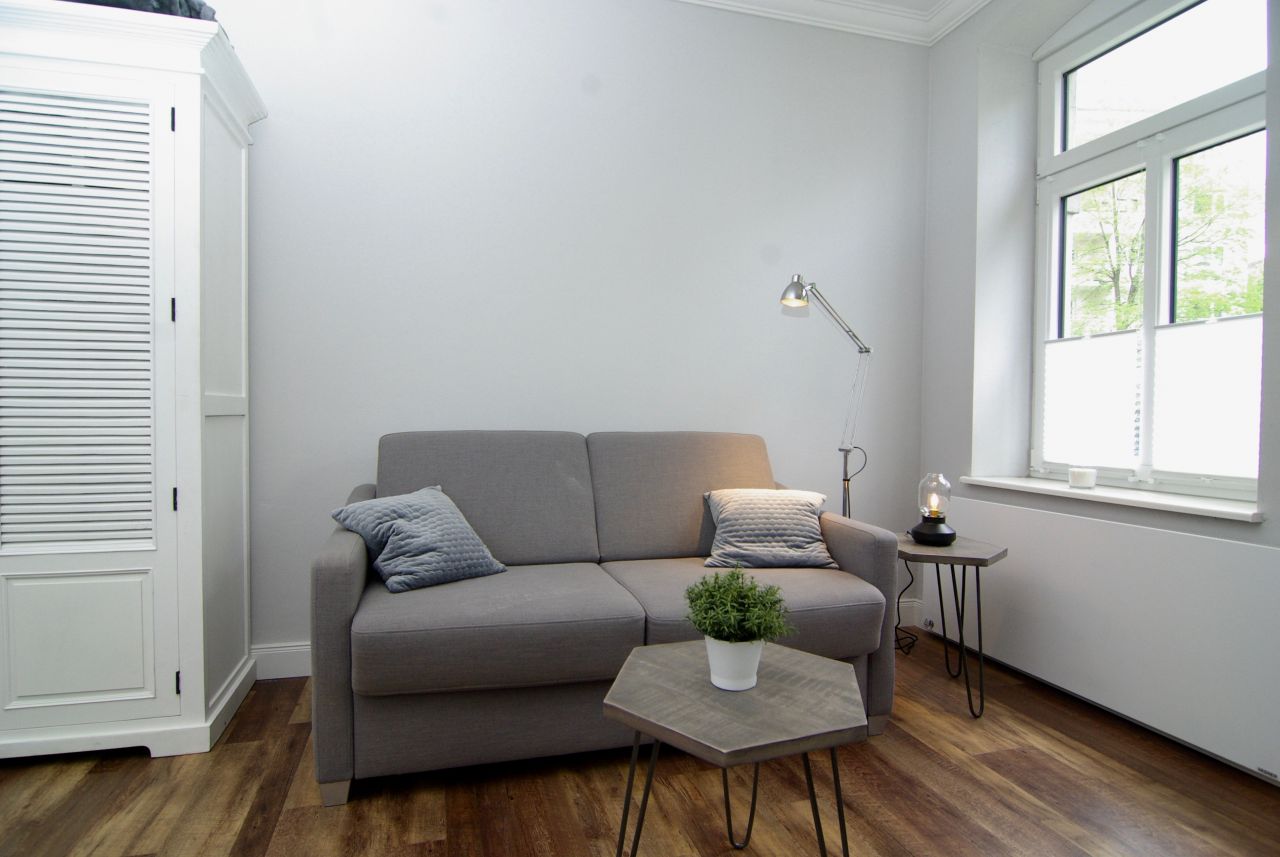Sofa mit Beistelltischen Sofa mit Beistelltischen