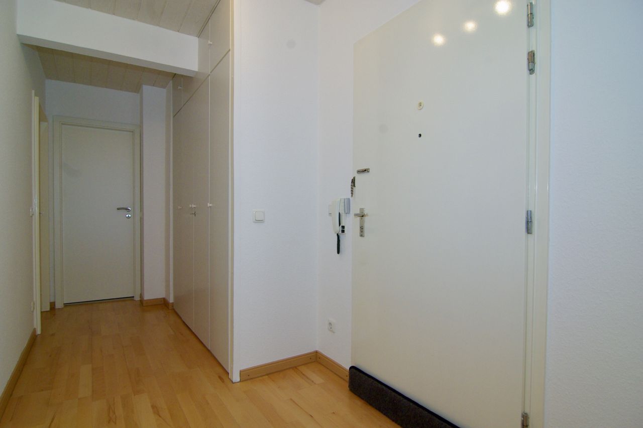 Flur mit Garderobenschrank Flur mit Garderobenschrank