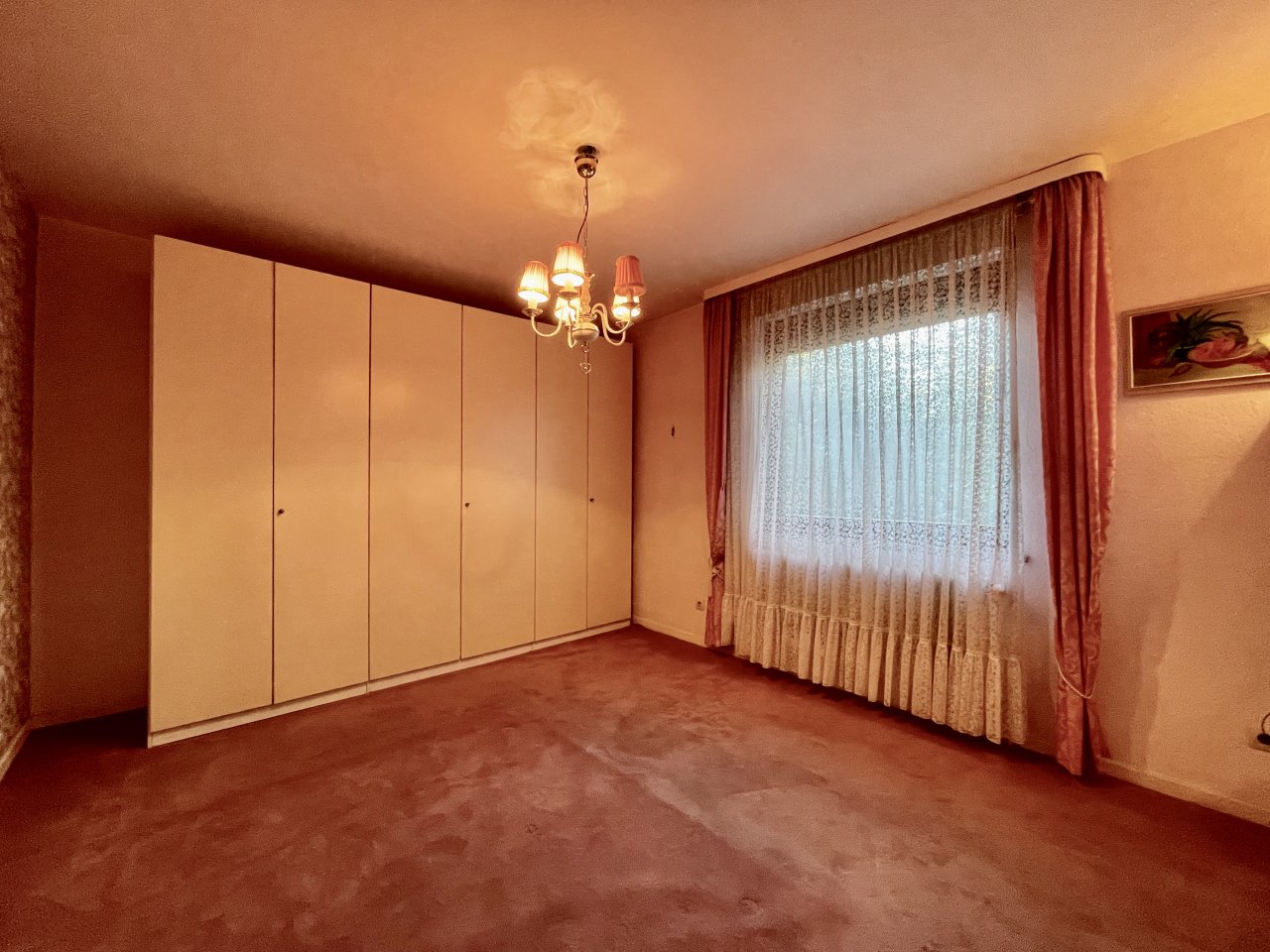 geräumiges Schlafzimmer geräumiges Schlafzimmer