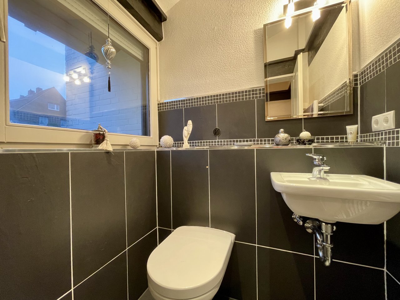 WC WC