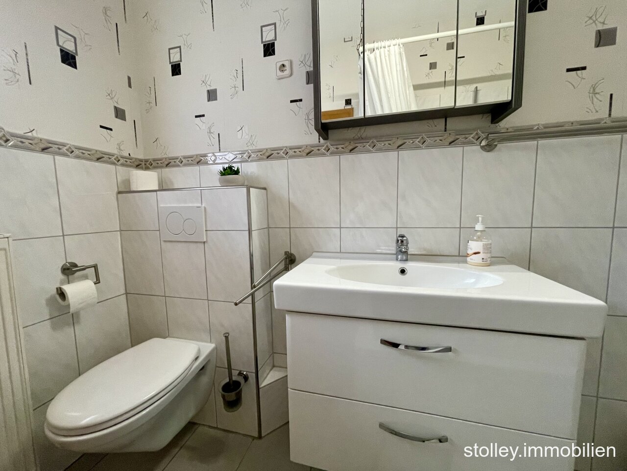 modernes Bad (Einliegerwohnung) modernes Bad (Einliegerwohnung)