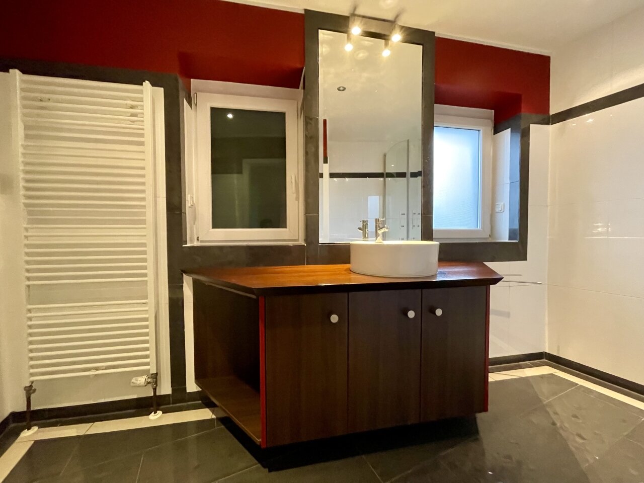 Bad inklusive großem Unterschrank Bad inklusive großem Unterschrank