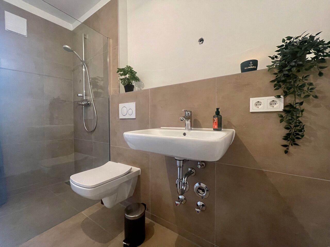 Bad mit großer Dusche Bad mit großer Dusche