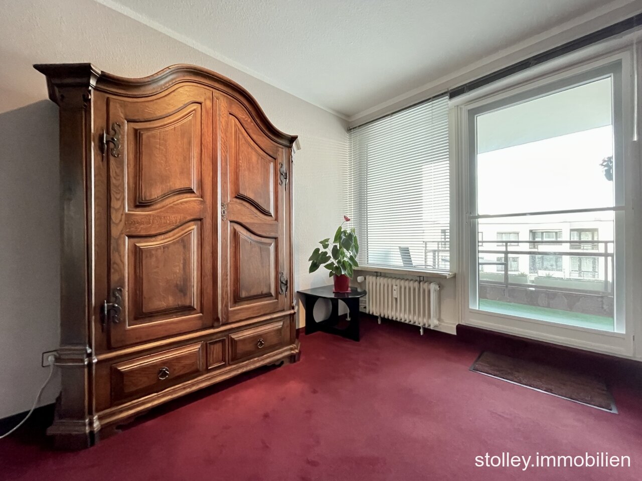 Essbereich mit Zugang zum Balkon Essbereich mit Zugang zum Balkon