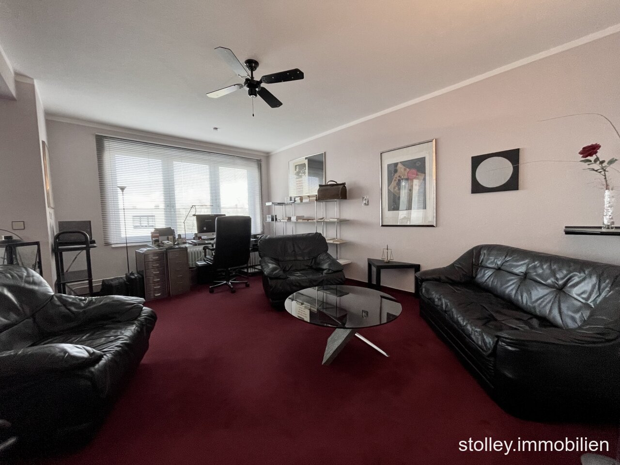 geräumiges Wohnzimmer geräumiges Wohnzimmer