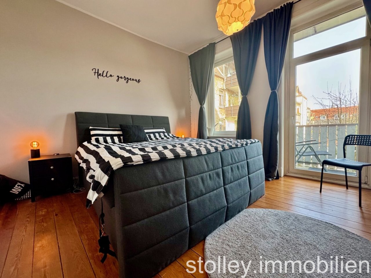 Schlafzimmer mit Zugang zum Balkon Schlafzimmer mit Zugang zum Balkon