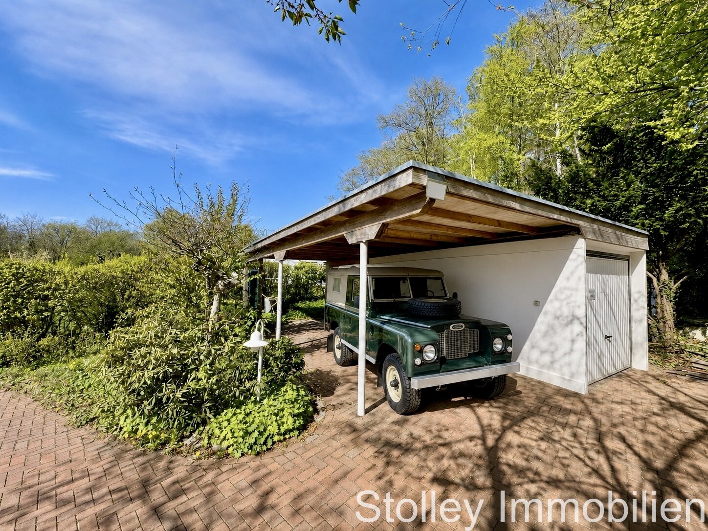 zweites Carport plus Garage
