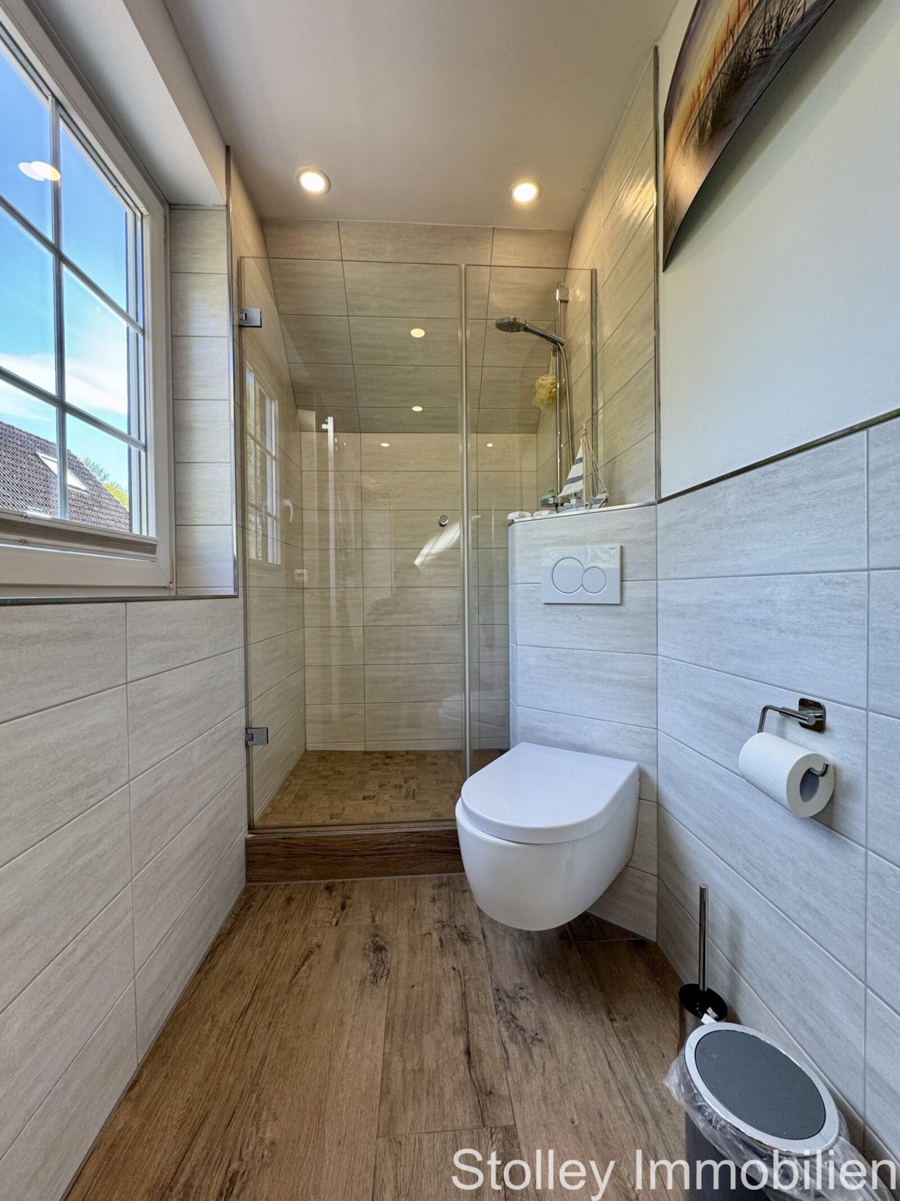modernes Bad mit Dusche modernes Bad mit Dusche